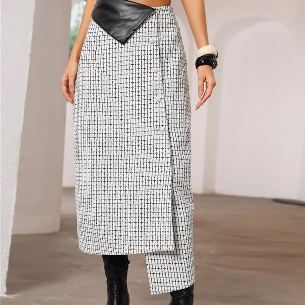 Houndstooth and Leather asymmetrical skirt with Pearl buttons